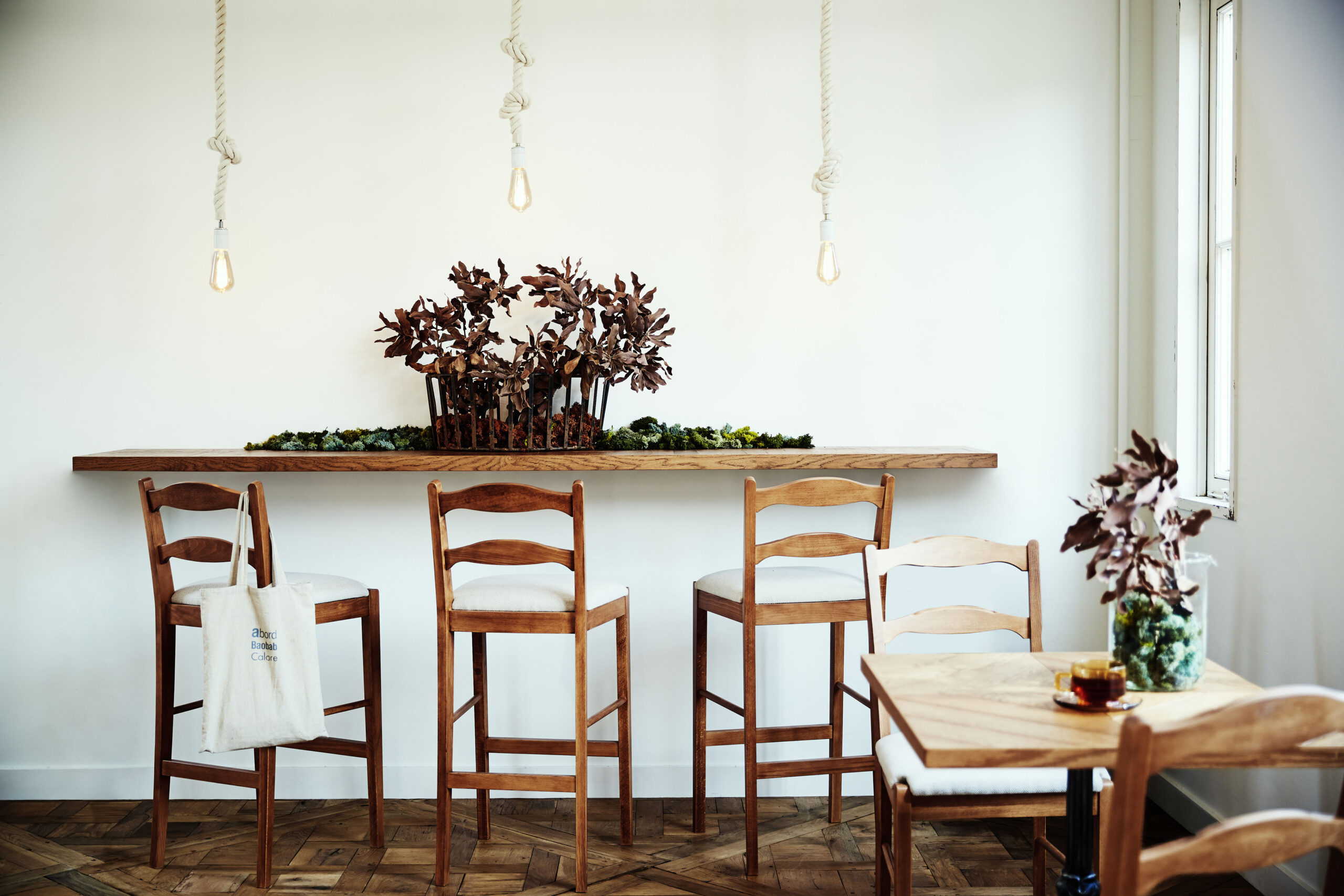 カウターテーブルとカウンターチェア二脚 詰め込も ※大阪限定 