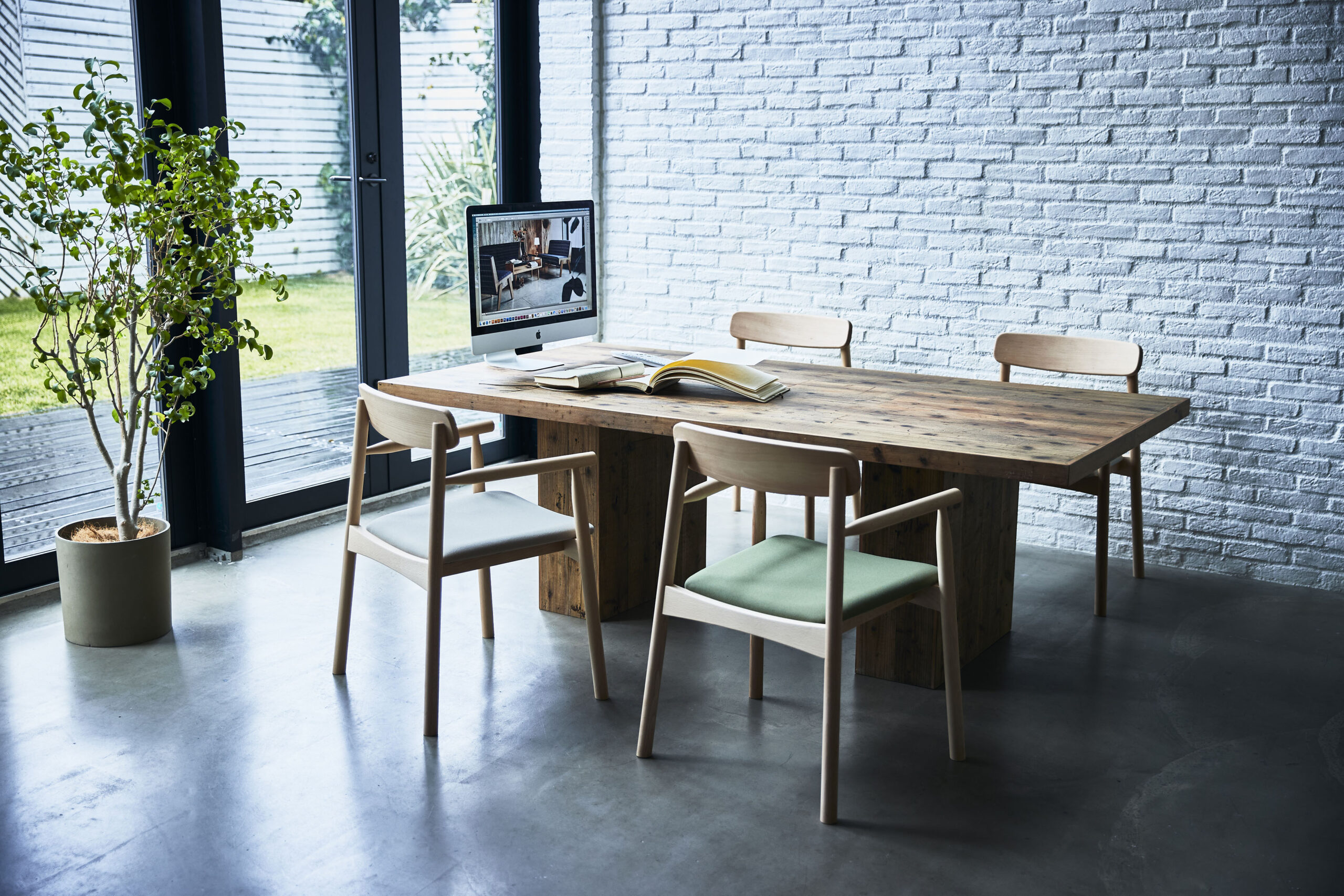 オフィステーブルのおしゃれな導入事例11選｜仕事を楽しくする選び方のポイント 飲食店家具・オフィス家具・ホテル家具 ・キッズ家具・店舗家具